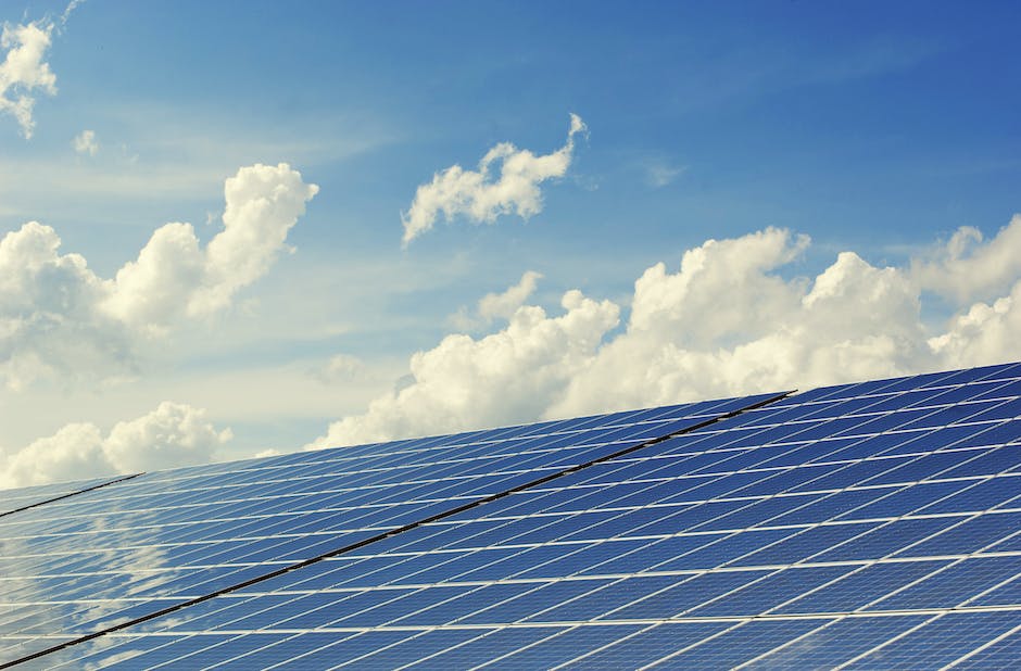 Do Solar Panels Need Direct Sunlight Or Just Light?